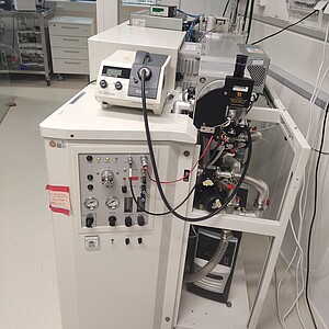 Mass spectrometer Q-TOF2