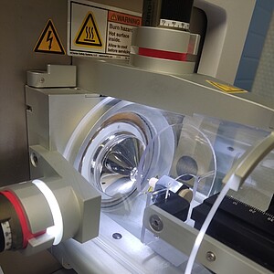 Mass spectrometer source QE-UHMR